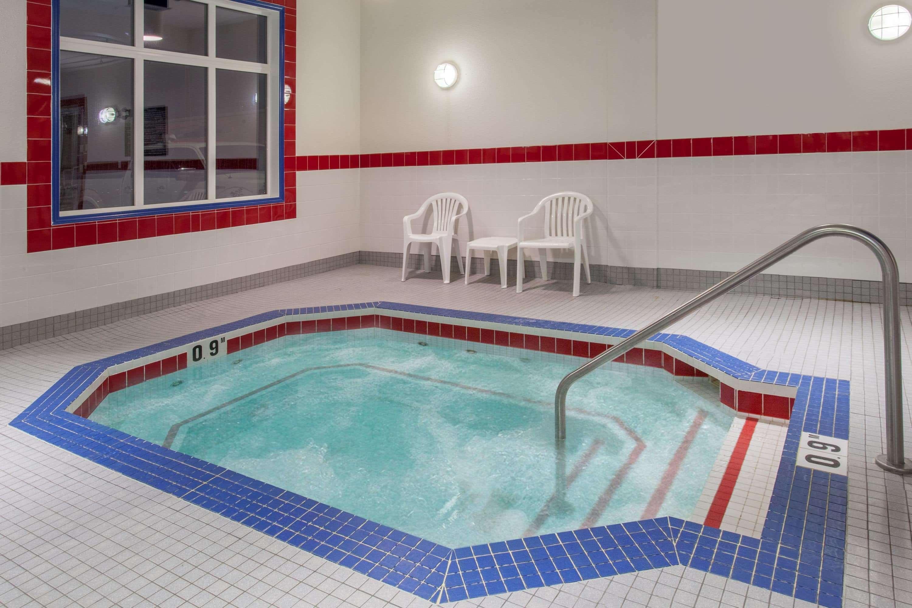 Hotel Ramada By Wyndham Brooks Exterior foto
