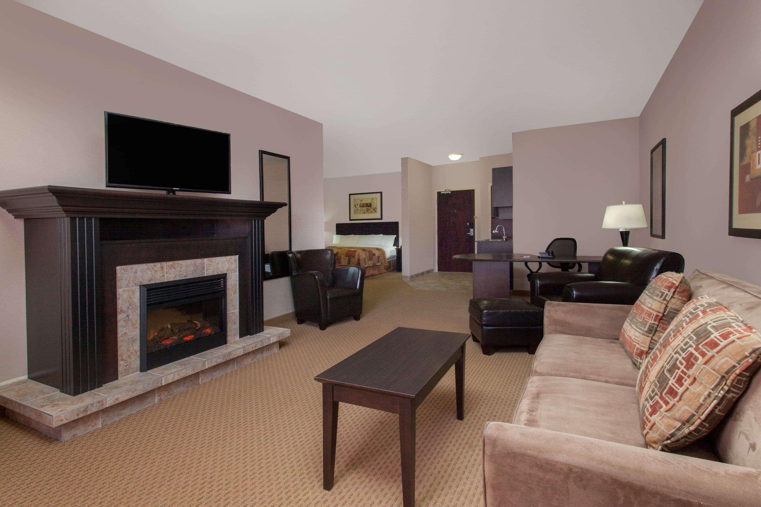 Hotel Ramada By Wyndham Brooks Exterior foto