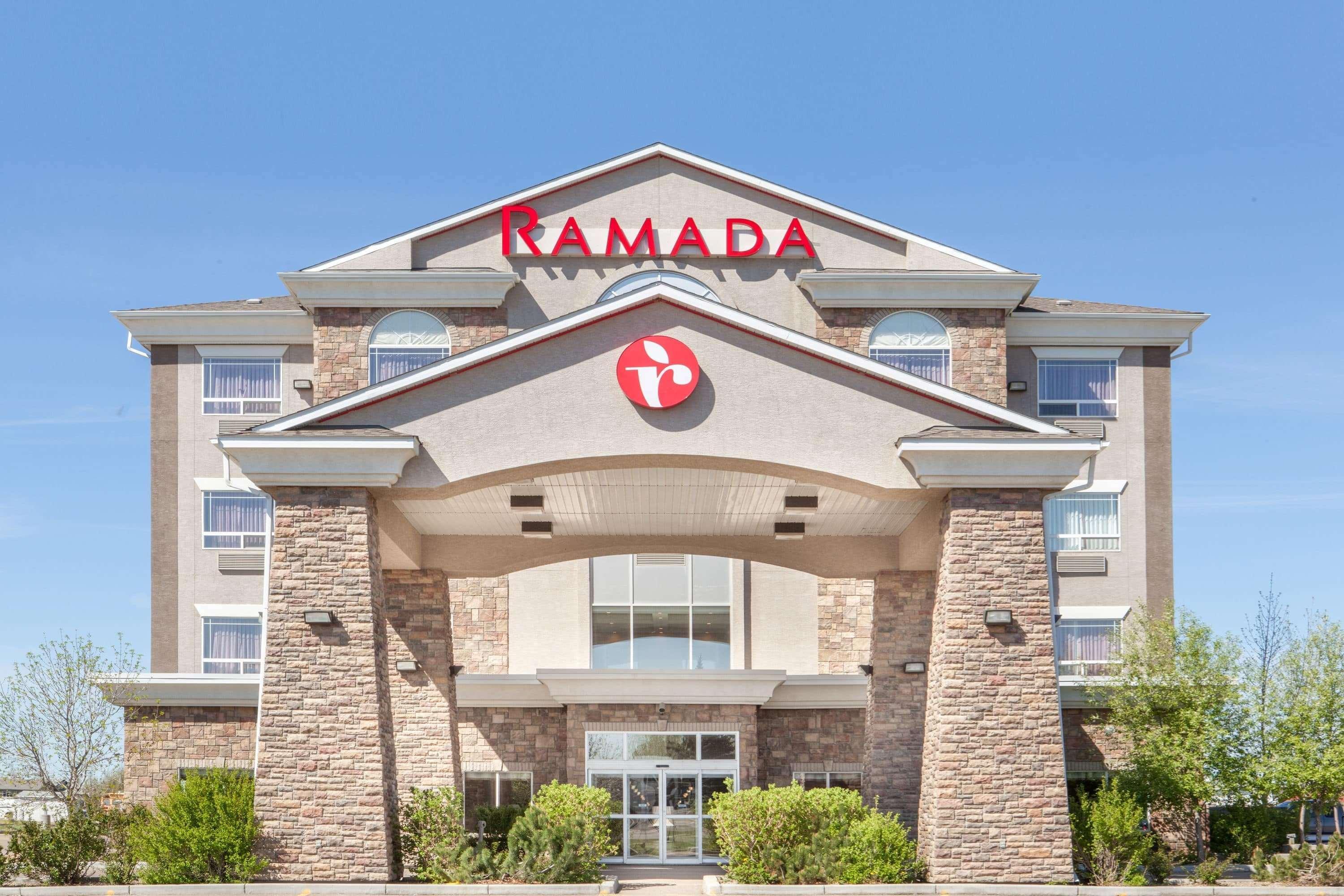 Hotel Ramada By Wyndham Brooks Exterior foto