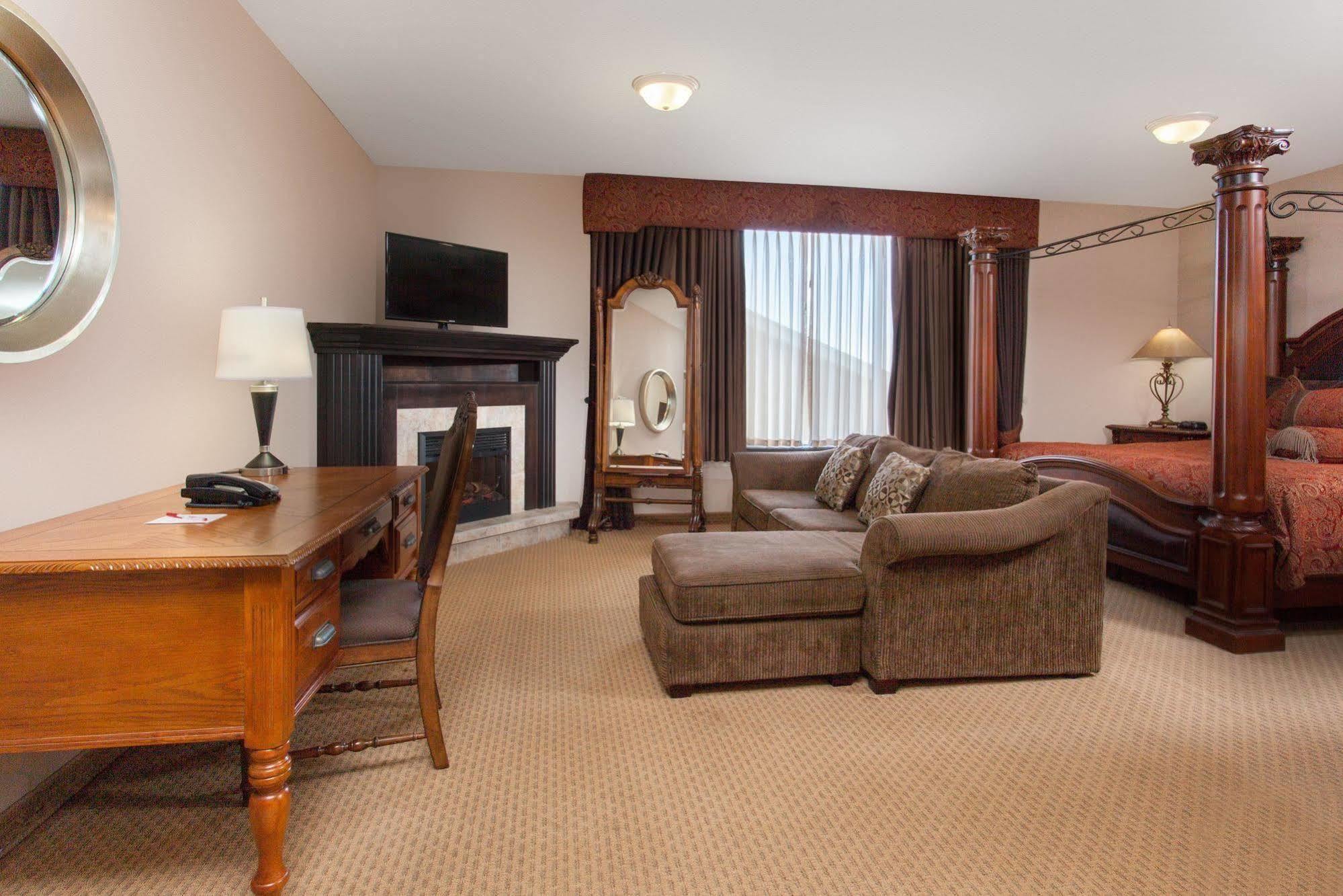 Hotel Ramada By Wyndham Brooks Exterior foto