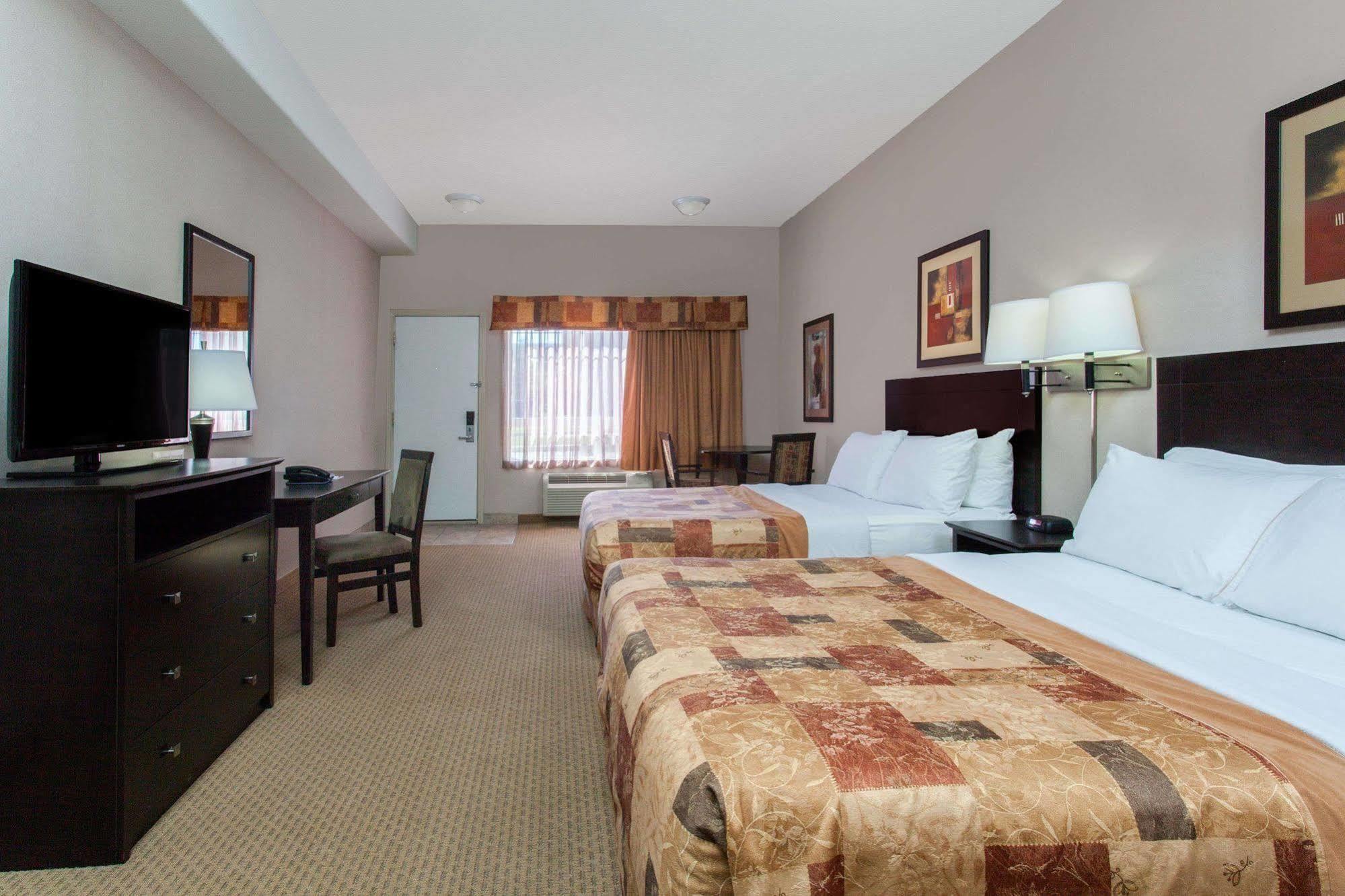 Hotel Ramada By Wyndham Brooks Exterior foto