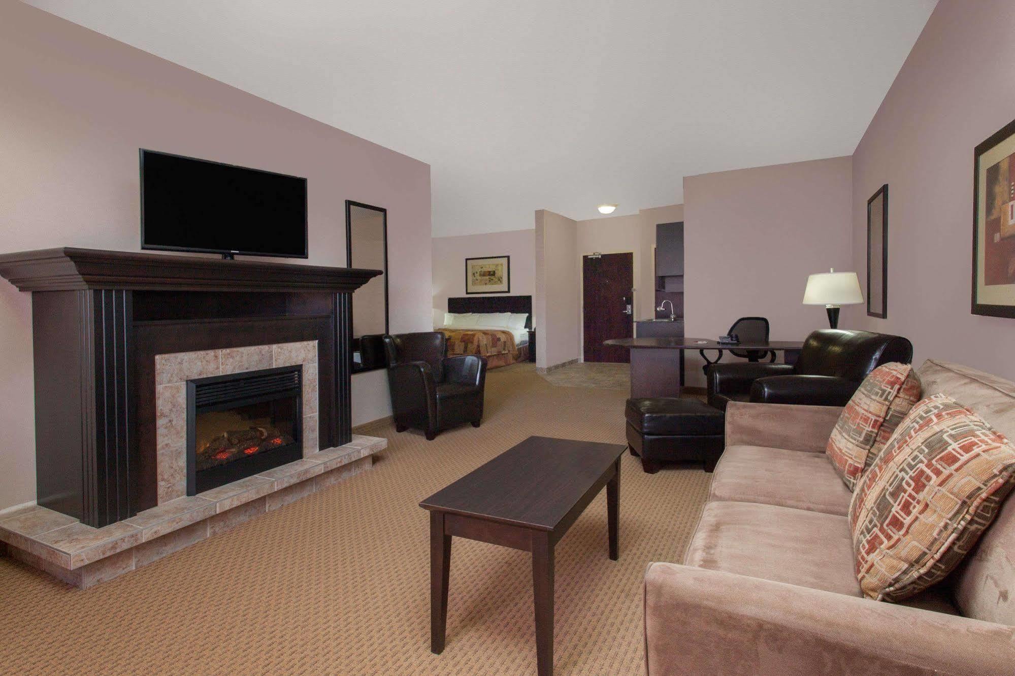 Hotel Ramada By Wyndham Brooks Exterior foto