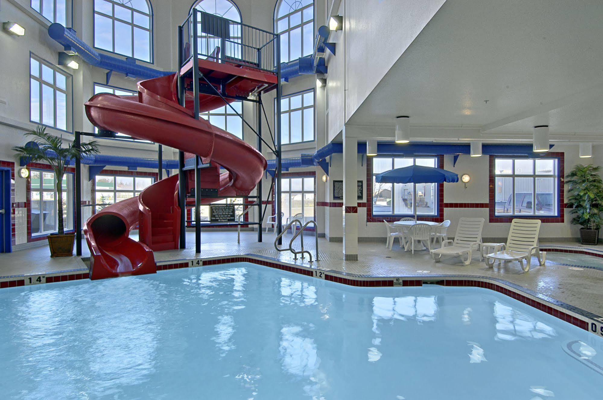 Hotel Ramada By Wyndham Brooks Exterior foto